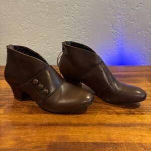 NWT Born "Jessen" Leather Ankle Boot Bootie Cognac Brown Size 6